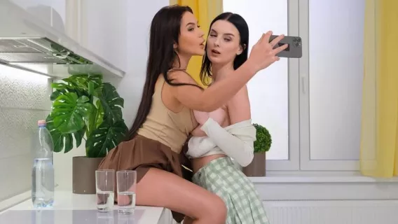 Tit-illating Tourists ※ Mary Bambola, Simon Kitty ※ RK Prime